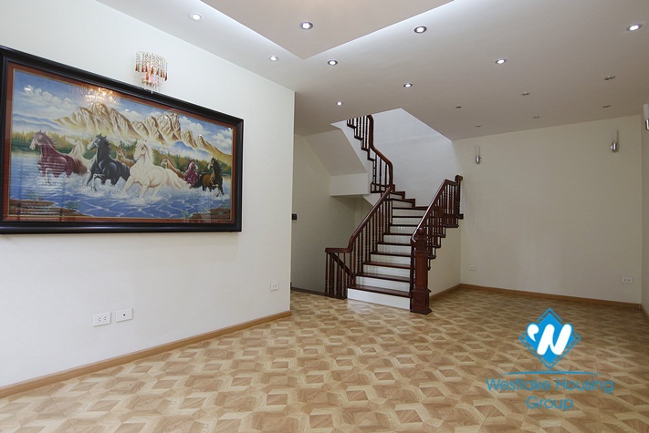 Affordable single detached villa for rent in Vinhomes Riverside, Hanoi